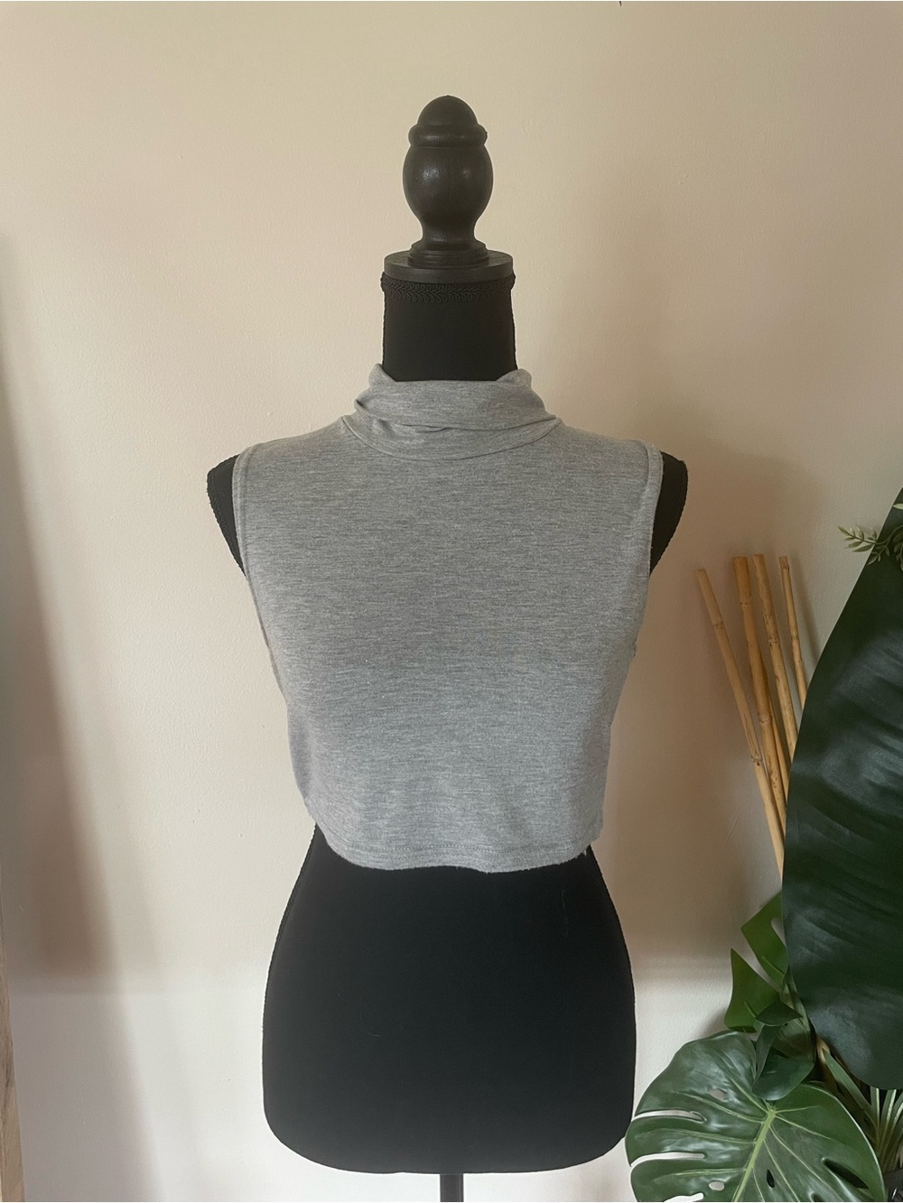 Pretty Little Thing Sleeveless Gray Mock Neck Crop Top